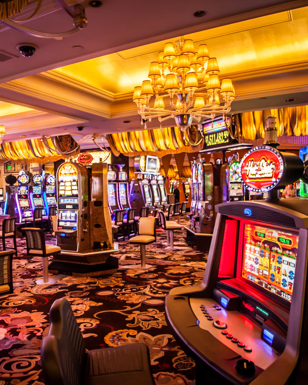 Uvendra casino interior with gaming machines beneath a chandelier