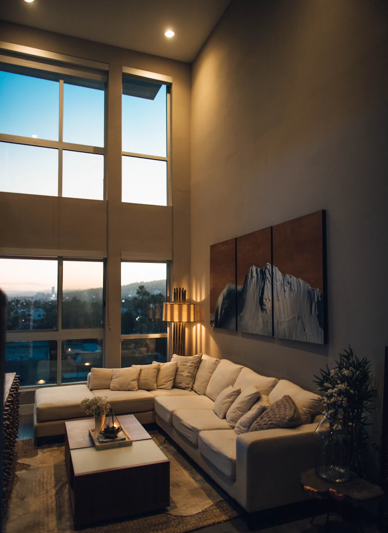 High-ceilinged Uvendra lounge with tall windows
